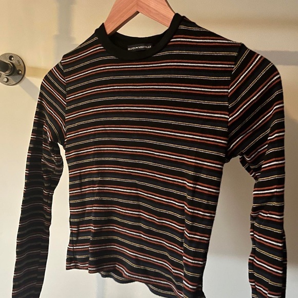 BRANDY MELVILLE TOP🎱🐞 - Picture 1 of 3